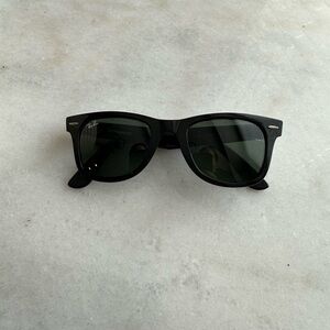 Black Wayfarer Ray Ban Sunglasses